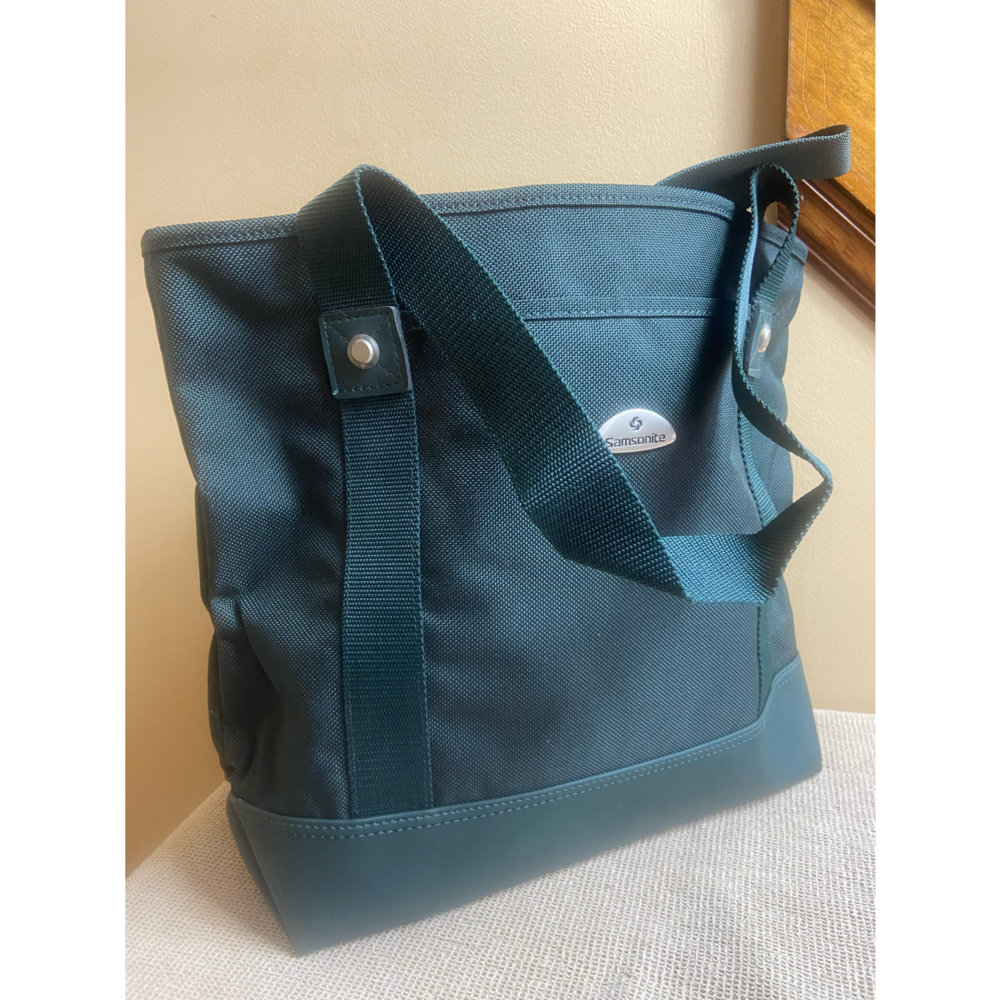NWOT Samsonite carry on bag